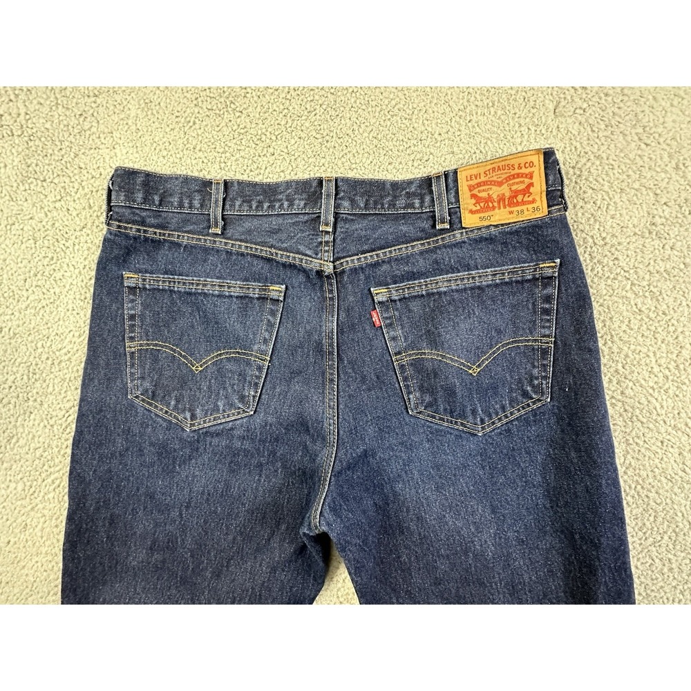 Levis 550 Jeans Mens 38x36 (Fits 38x31) Medium Wash Blue Relaxed Fit - Picture 4 of 13